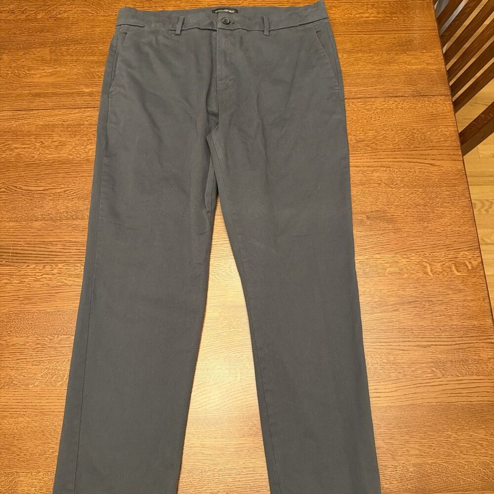 Banana Republic Men’s Size 36x30 Chino Pants, Straight Fit Gray